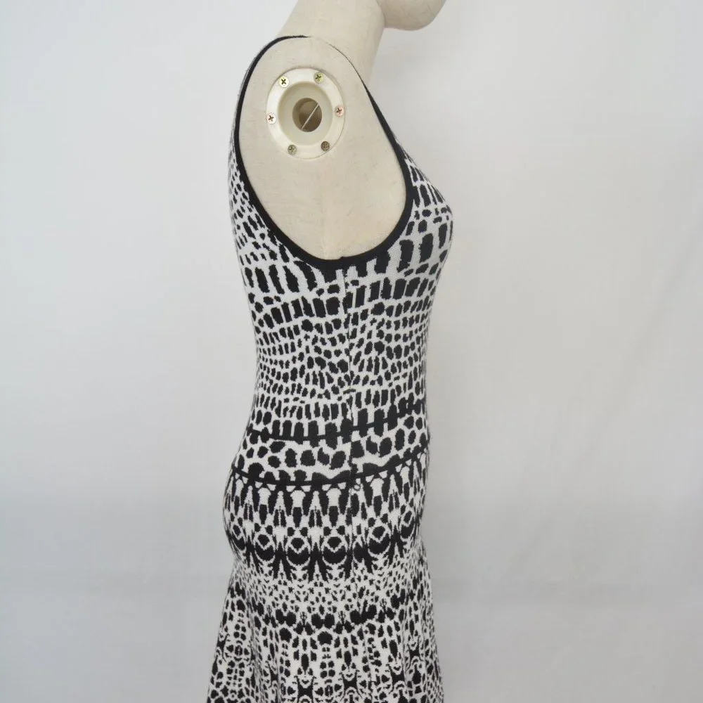 Sioni black and white knit dress in size M - Picture 9 of 17